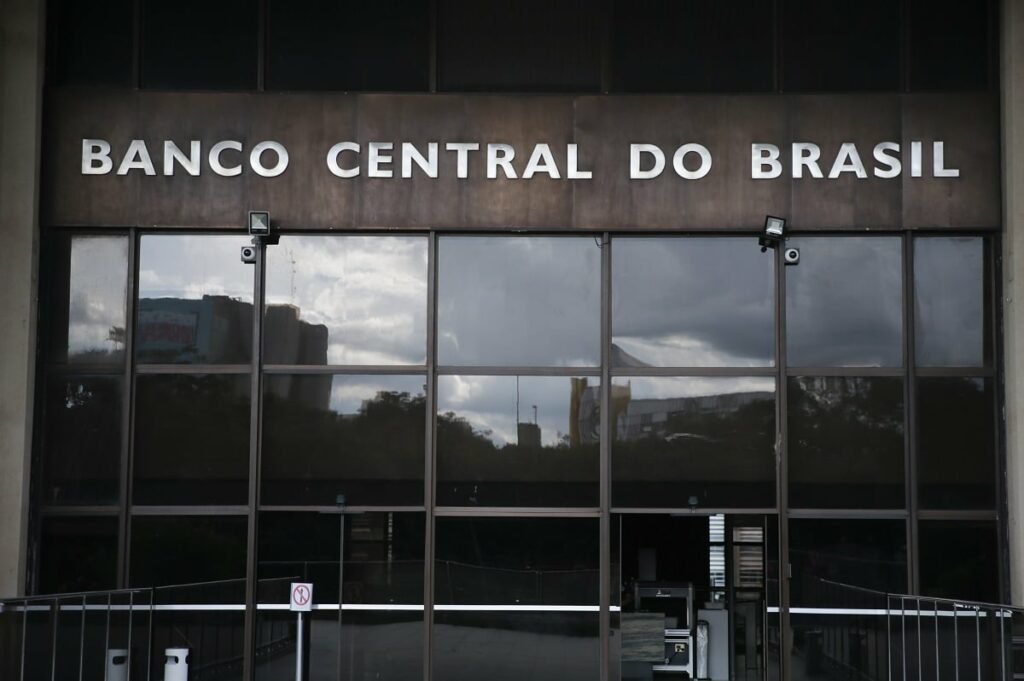 Dinheiro esquecido: Banco Central inicia pagamentos via PIX